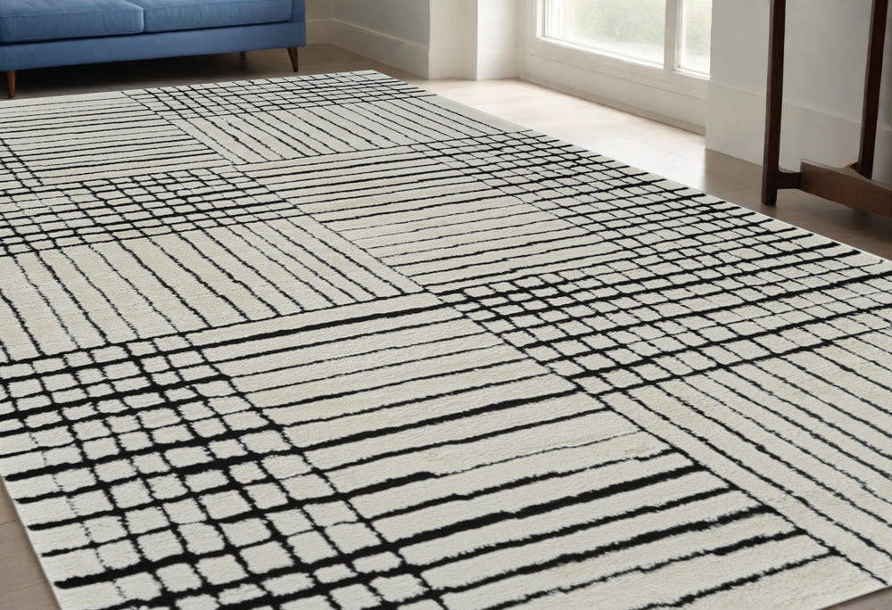 Homeroots 5' X 8' Cream And Black Abstract Distressed Area Rug  Polypropylene 559021