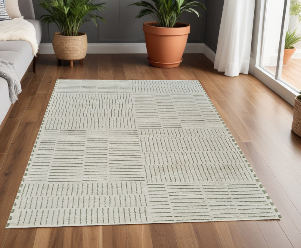 Homeroots 4' X 6' Cream And Green Abstract Distressed Area Rug  Polypropylene 559040