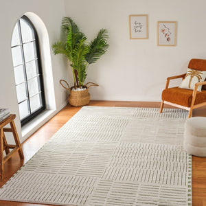 HomeRoots 4' Cream and Green Abstract Distressed Area Rug – Modern Softness and Durability for Any Room 7' X 10' 559042