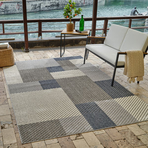 Homeroots 4' X 6' Gray And Blue Geometric Distressed Indoor Outdoor Area Rug  Polypropylene 559059