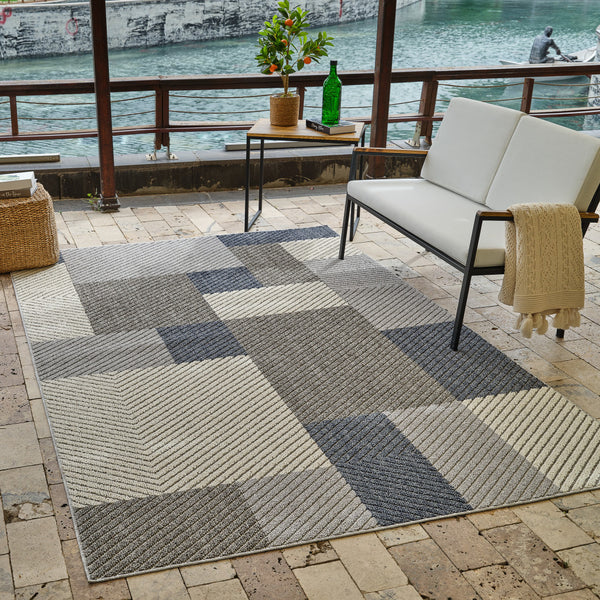 Homeroots 4' X 6' Gray And Blue Geometric Distressed Indoor Outdoor Area Rug  Polypropylene 559059