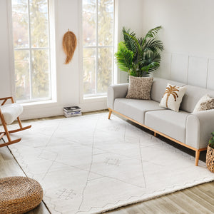 Homeroots 8' X 11' Cream And Beige Abstract Non Skid Area Rug  Polyester 559093