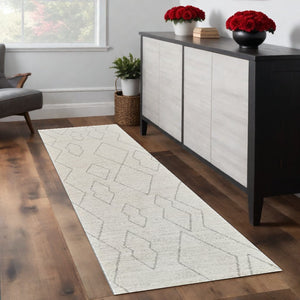 Homeroots 8' Cream And Beige Abstract Distressed Area Rug  Polyester 559099