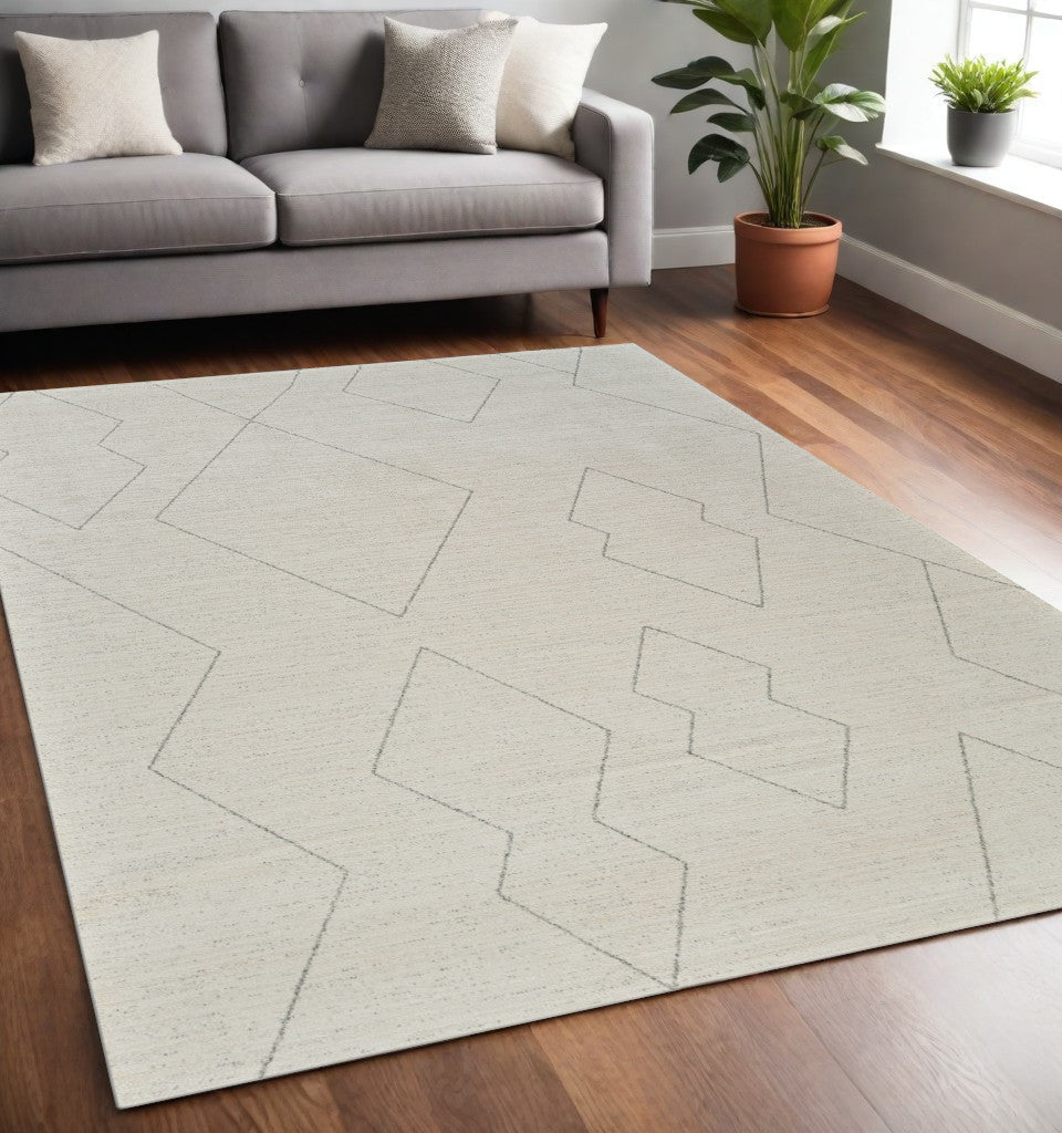 Homeroots 5' X 8' Cream And Beige Abstract Distressed Area Rug  Polyester 559101