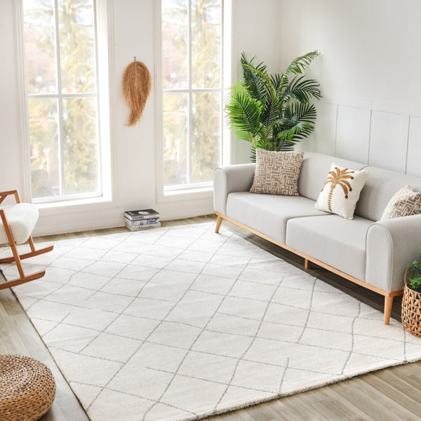 HomeRoots 4' Cream and Beige Abstract Distressed Area Rug – Stylish, Durable, Stain-Resistant Design for Any Room 4' X 6' 559105