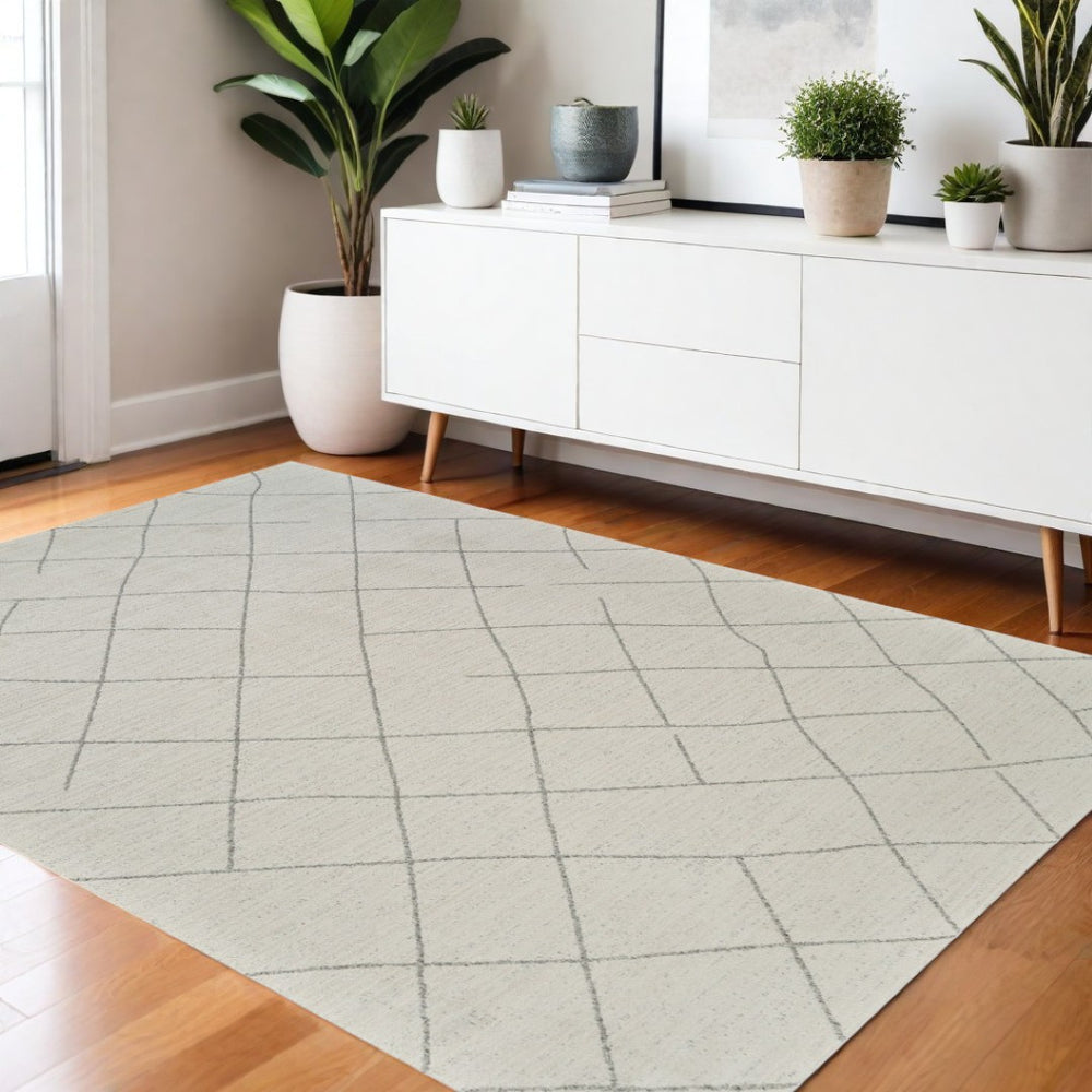 HomeRoots 4' Cream and Beige Abstract Distressed Area Rug – Stylish, Durable, Stain-Resistant Design for Any Room 4' X 6' 559105