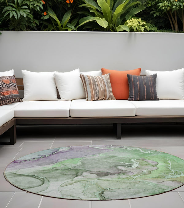 Homeroots 8' Round Green Round Abstract Washable Non Skid Indoor Outdoor Area Rug Green Polyester 559182