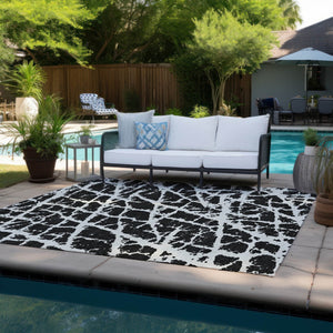 HomeRoots 5' Beige and Ivory Abstract Area Rug - Washable, Non-Skid, Stylish for Indoor and Outdoor Spaces 5' X 8' 559239