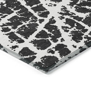HomeRoots 5' Beige and Ivory Abstract Area Rug - Washable, Non-Skid, Stylish for Indoor and Outdoor Spaces 5' X 8' 559239
