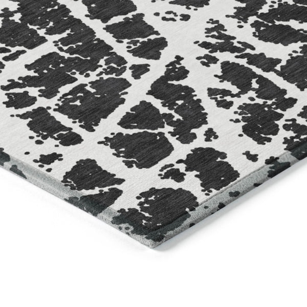 HomeRoots 5' Beige and Ivory Abstract Area Rug - Washable, Non-Skid, Stylish for Indoor and Outdoor Spaces 5' X 8' 559239