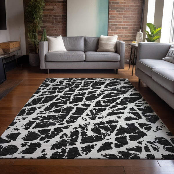 HomeRoots 5' Beige and Ivory Abstract Area Rug - Washable, Non-Skid, Stylish for Indoor and Outdoor Spaces 5' X 8' 559239