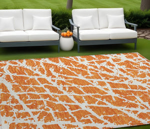 HomeRoots 5' Beige and Ivory Abstract Area Rug - Washable, Non-Skid, Stylish for Indoor and Outdoor Spaces 9' X 12' 559287