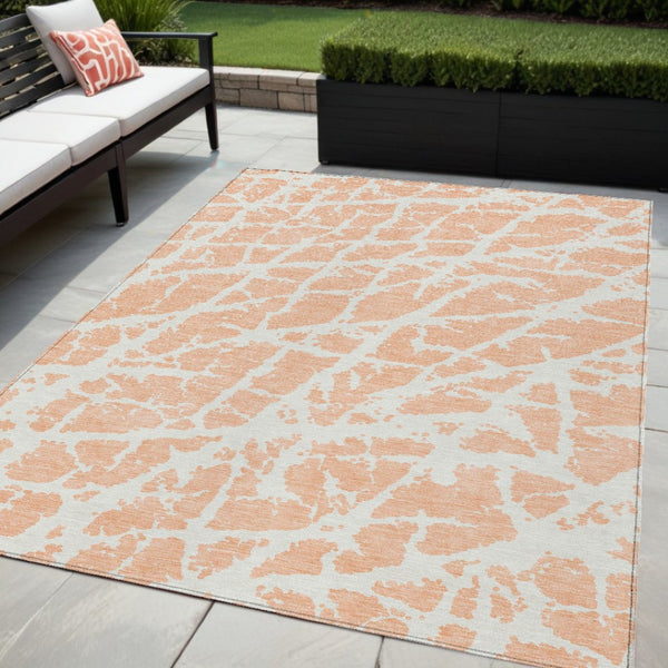 HomeRoots 5' Beige and Ivory Abstract Area Rug - Washable, Non-Skid, Stylish for Indoor and Outdoor Spaces 5' X 8' 559293
