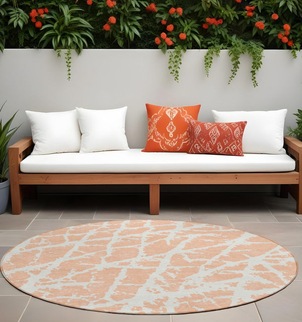 HomeRoots 5' Beige and Ivory Abstract Area Rug - Washable, Non-Skid, Stylish for Indoor and Outdoor Spaces 8' Round 559294