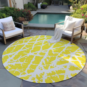 HomeRoots 5' Beige and Ivory Abstract Area Rug - Washable, Non-Skid, Stylish for Indoor and Outdoor Spaces 8' Round 559339