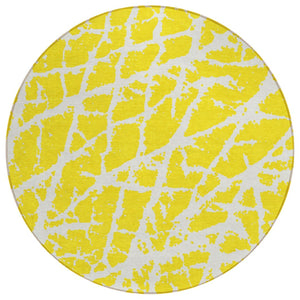 HomeRoots 5' Beige and Ivory Abstract Area Rug - Washable, Non-Skid, Stylish for Indoor and Outdoor Spaces 8' Round 559339