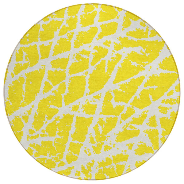 HomeRoots 5' Beige and Ivory Abstract Area Rug - Washable, Non-Skid, Stylish for Indoor and Outdoor Spaces 8' Round 559339