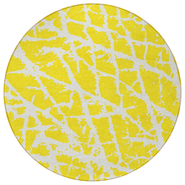 HomeRoots 5' Beige and Ivory Abstract Area Rug - Washable, Non-Skid, Stylish for Indoor and Outdoor Spaces 8' Round 559339