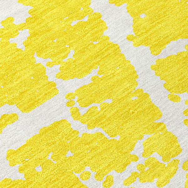 HomeRoots 5' Beige and Ivory Abstract Area Rug - Washable, Non-Skid, Stylish for Indoor and Outdoor Spaces 8' Round 559339