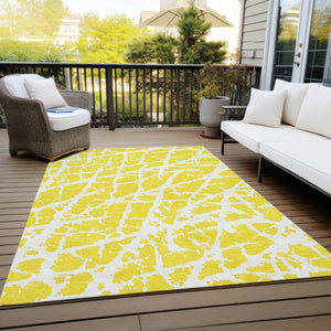 HomeRoots 5' Beige and Ivory Abstract Area Rug - Washable, Non-Skid, Stylish for Indoor and Outdoor Spaces 8' X 10' 559340