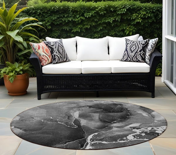 Homeroots 8' Round Black Gray And White Round Abstract Washable Non Skid Indoor Outdoor Area Rug Gray Polyester 559447