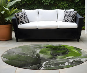 Homeroots 8' Round Green Round Abstract Washable Non Skid Indoor Outdoor Area Rug Green Polyester 559456