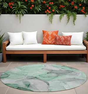 Homeroots 8' Round Green Round Abstract Washable Non Skid Indoor Outdoor Area Rug Green Polyester 559510