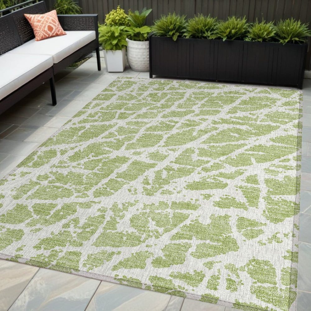 HomeRoots 5' Beige and Ivory Abstract Area Rug - Washable, Non-Skid, Stylish for Indoor and Outdoor Spaces 5' X 8' 559626