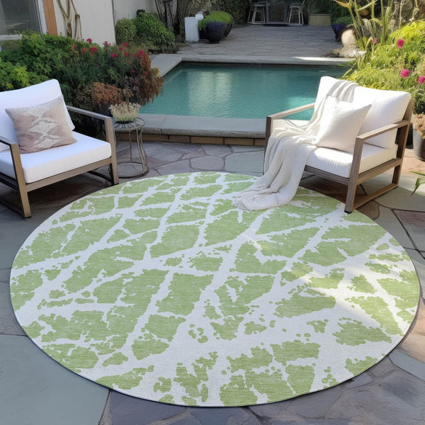 HomeRoots 5' Beige and Ivory Abstract Area Rug - Washable, Non-Skid, Stylish for Indoor and Outdoor Spaces 8' Round 559627