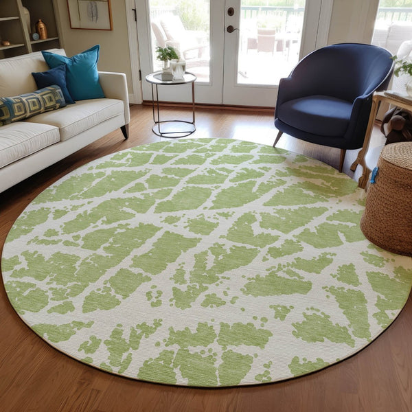 HomeRoots 5' Beige and Ivory Abstract Area Rug - Washable, Non-Skid, Stylish for Indoor and Outdoor Spaces 8' Round 559627
