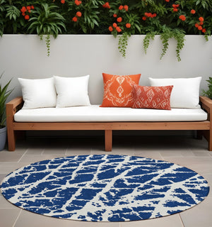 HomeRoots 5' Beige and Ivory Abstract Area Rug - Washable, Non-Skid, Stylish for Indoor and Outdoor Spaces 8' Round 559636
