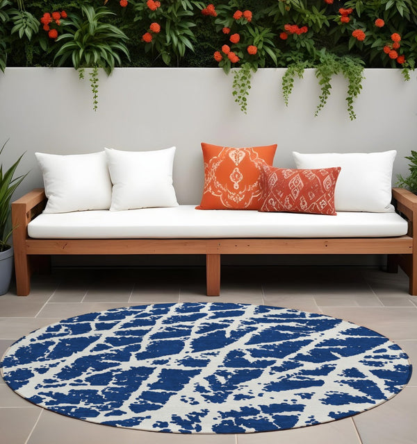 HomeRoots 5' Beige and Ivory Abstract Area Rug - Washable, Non-Skid, Stylish for Indoor and Outdoor Spaces 8' Round 559636