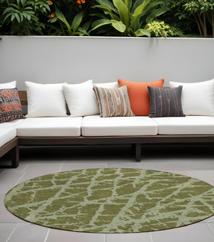 HomeRoots 5' Beige and Ivory Abstract Area Rug - Washable, Non-Skid, Stylish for Indoor and Outdoor Spaces 8' Round 559645