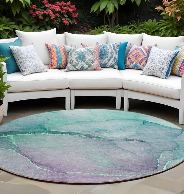 Homeroots 8' Round Green Round Abstract Washable Non Skid Indoor Outdoor Area Rug Aloe Polyester 559789