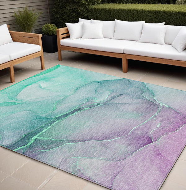 Homeroots 8' Runner Stylish Green Abstract Washable Non-skid Indoor/Outdoor Rug For Kids And Pets’ Spaces 10' X 14' Polyester 559792