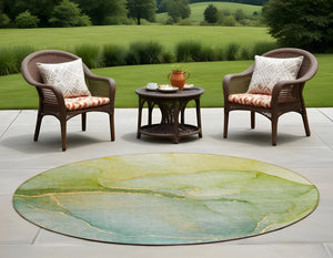Homeroots 8' Round Green Round Abstract Washable Non Skid Indoor Outdoor Area Rug Green Polyester 559807