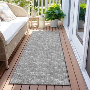 Homeroots 8' Runner Moss Green Geometric Washable Non-skid Rug For Indoor And Outdoor Elegance And Style Gray Polyester 560083