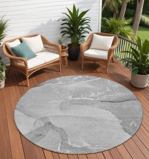 Homeroots 8' Round Gray And Ivory Round Abstract Washable Non Skid Indoor Outdoor Area Rug Gray Polyester 560261
