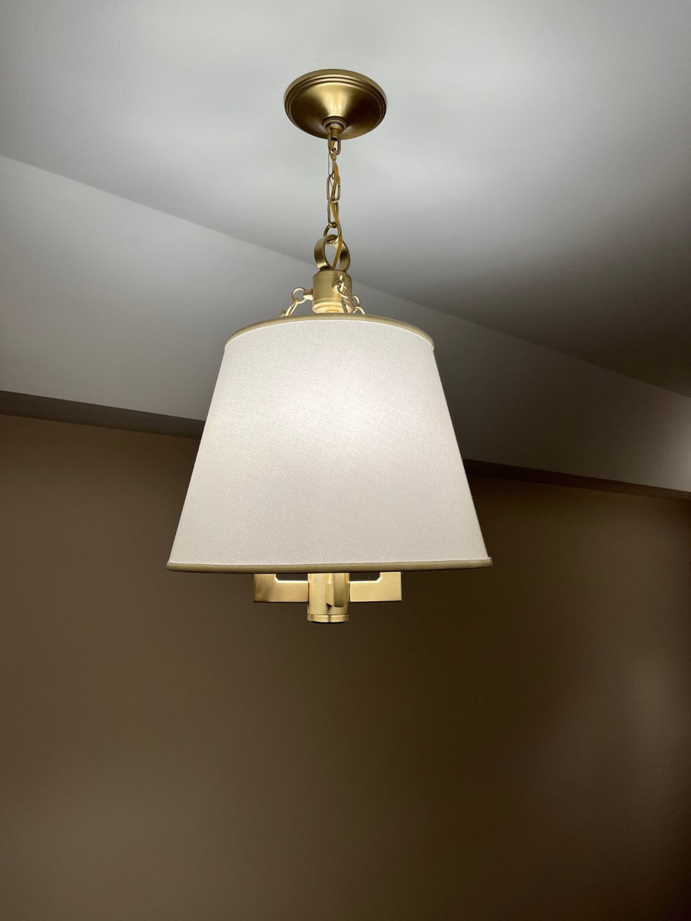 Framburg 4-light Elegant Bistro Mini Chandelier With Off-white Shade And Decorative Square Chain Design Brushed Brass Metal 5603 Br