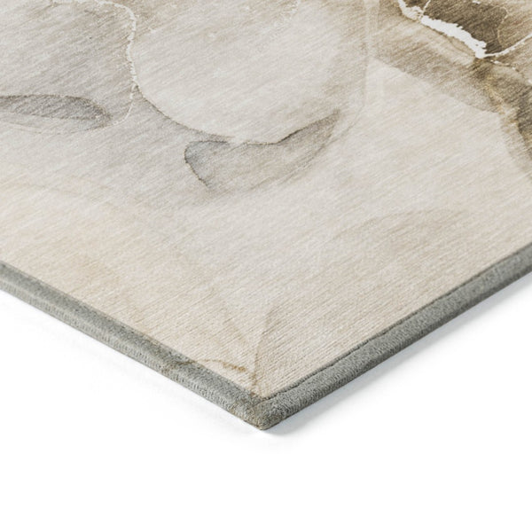 HomeRoots 5' Abstract Indoor Outdoor Area Rug - Stylish Washable Design for Living Spaces and Patios 5' X 8' 560442