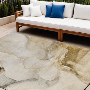 HomeRoots 5' Abstract Indoor Outdoor Area Rug - Stylish Washable Design for Living Spaces and Patios Beige 560444