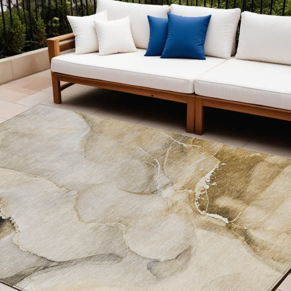 HomeRoots 5' Abstract Indoor Outdoor Area Rug - Stylish Washable Design for Living Spaces and Patios Beige 560444