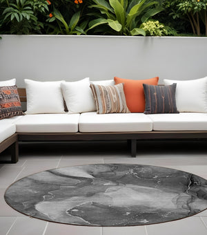 Homeroots 8' Round Gray Round Abstract Washable Non Skid Indoor Outdoor Area Rug Gray Polyester 560515