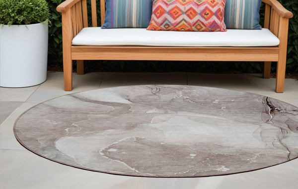 Homeroots 8' Round Taupe Round Abstract Washable Non Skid Indoor Outdoor Area Rug Taupe Polyester 560533