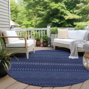 Homeroots 8' Round Navy Blue Round Striped Washable Non Skid Indoor Outdoor Area Rug Navy Polyester 560749