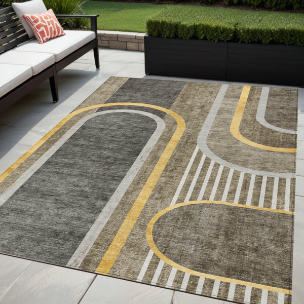 Homeroots 2' Abstract Washable Indoor Outdoor Runner Rug - Stylish, Stain Resistant Design For Any Space Taupe Polyester 561351