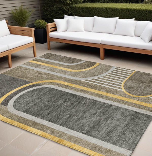 Homeroots 2' Abstract Washable Indoor Outdoor Runner Rug - Stylish, Stain Resistant Design For Any Space Taupe Polyester 561354