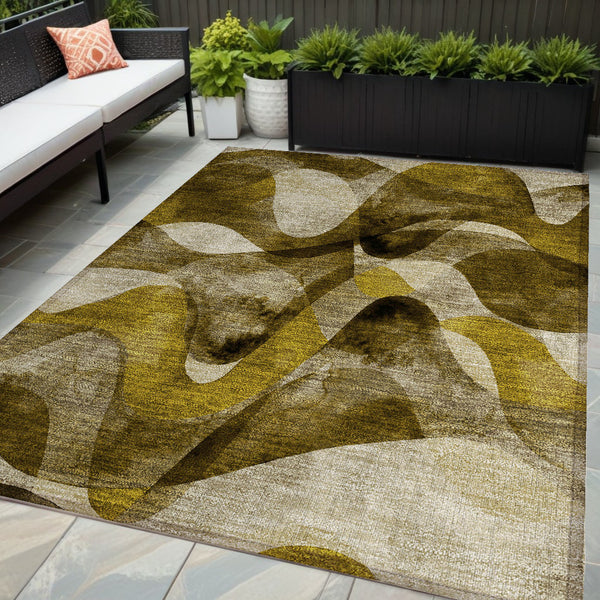 Homeroots 5' X 8' Abstract Washable Non-skid Area Rug For Indoor & Outdoor Spaces - Stain Resistant Design Coffee Polyester 561583