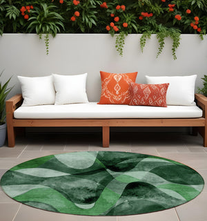 Homeroots 8' Round Fern Green Round Abstract Washable Non Skid Indoor Outdoor Area Rug Fern Polyester 561593