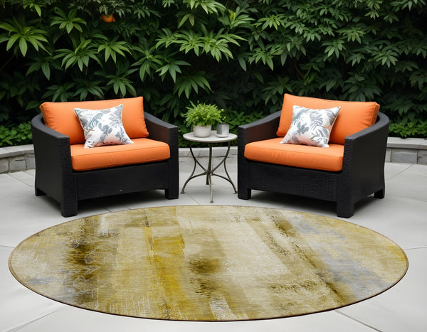 Homeroots 8' Round Taupe Round Washable Non Skid Indoor Outdoor Area Rug Taupe Polyester 561683